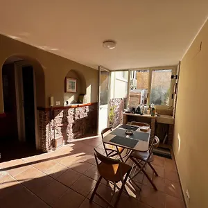 Rising Sun - With Private Bathrooms , Katania Włochy